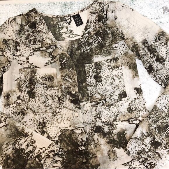 BKE Boutique Semi-sheer Button Down Top - Size XS - Picture 3 of 6